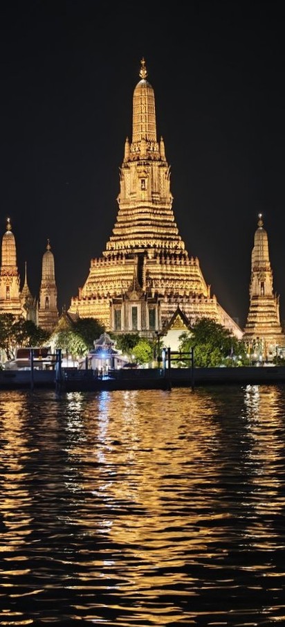 Wat Arun, le Temple de l'Aube, illuminé de nuit